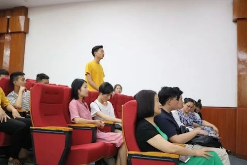 俄罗斯专享会艺术家石叔诚与特邀艺术家顾平受邀于成都大学东盟艺术学院、音乐与舞蹈学院艺术实践周开展公开课